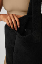 Foxy Sherpa Tote – Black - Image 5