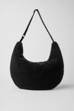 Sherpa Om The Go Sling Bag – Black - Image 4