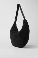 Sherpa Om The Go Sling Bag – Black - Image 2
