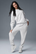 Accolade Crew Neck Pullover – White