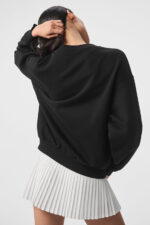 Accolade Crew Neck Pullover – Black