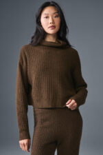 Cashmere Plush Waffle Turtleneck Pullover – Espresso