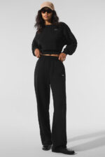 Cropped Accolade Crewneck – Black - Image 3