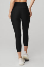 High-Waist Airlift Capri – Black