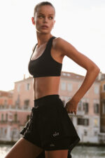 Accolade Short – Black